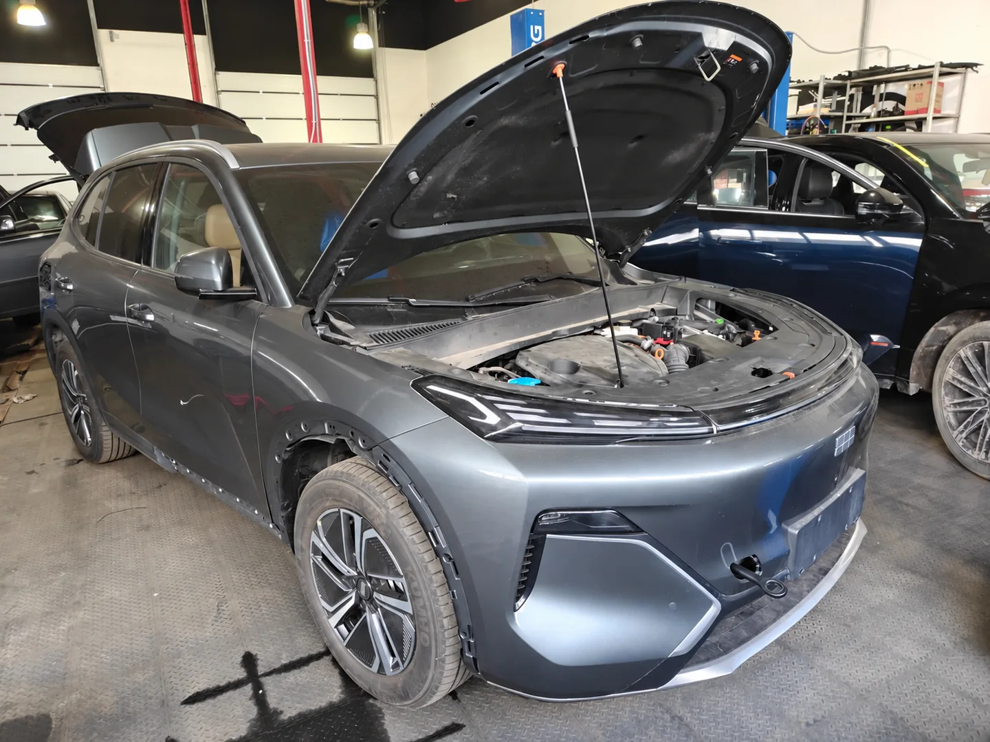 Geely · автомобиль в работе